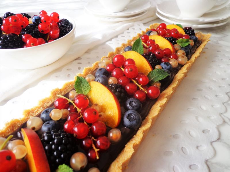 Kokosowa tarta z kremem czekoladowym i owocami Kokosowa tarta z kremem czekoladowym i owocami