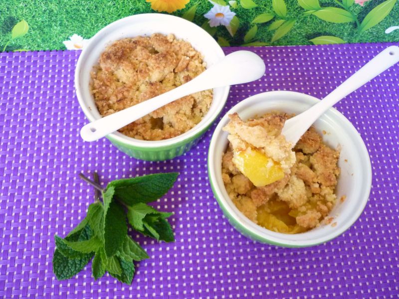 Kokosowe crumble z brzoskwiniami Kokosowe crumble z brzoskwiniami