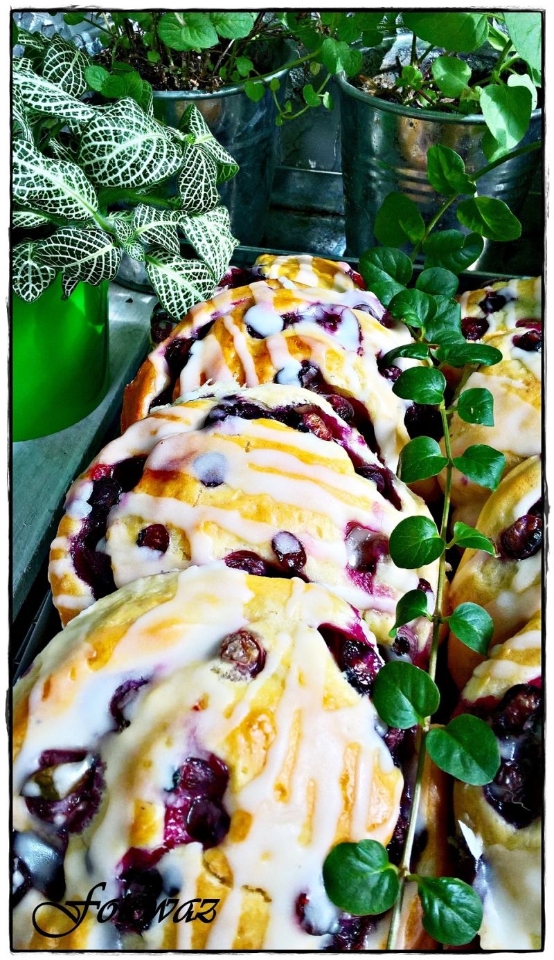 Kokosowe drożdżówki z borówką 