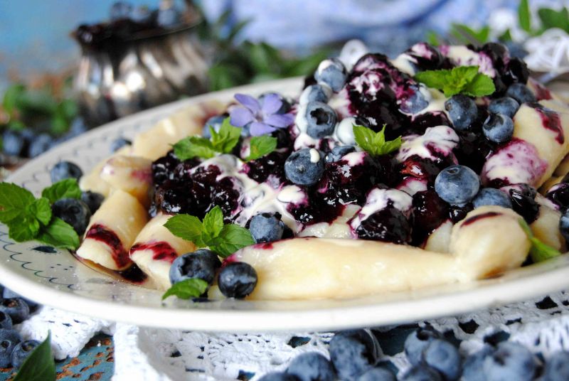 Kokosowe kopytka z borówkowym sosem Kokosowe kopytka z borówkowym sosem