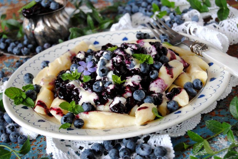 Kokosowe kopytka z borówkowym sosem Kokosowe kopytka z borówkowym sosem