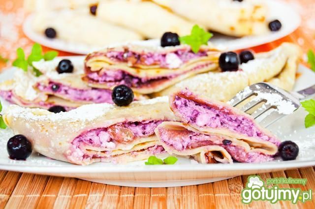 Kokosowe naleśniki z aronią i twarożkiem Kokosowe naleśniki z aronią i twarożkiem