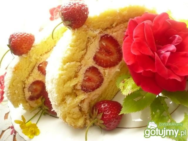 Kokosowe piramidki z truskawkami Kokosowe piramidki z truskawkami