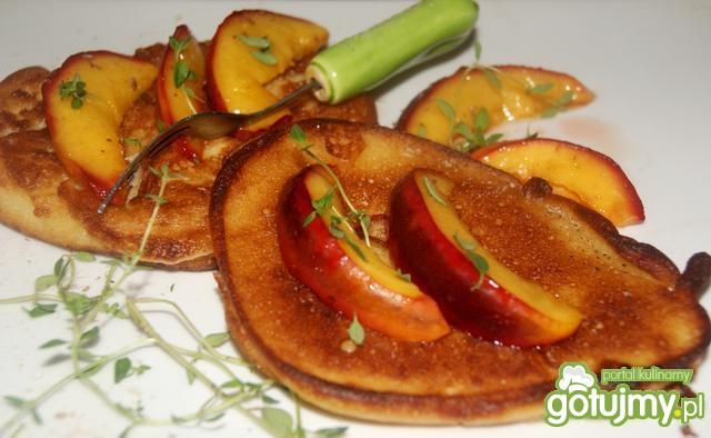 Kokosowe racuchy z nektarynką Kokosowe racuchy z nektarynką