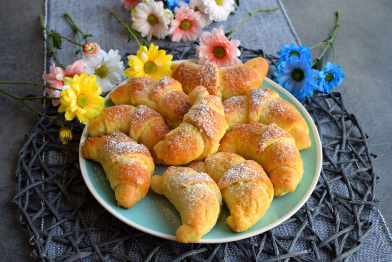 Kokosowe rogaliki drożdżowe z kremem czekoladowym