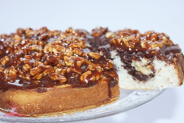 Kokosowe serducho zdodatkiem czekolady i orzechów 