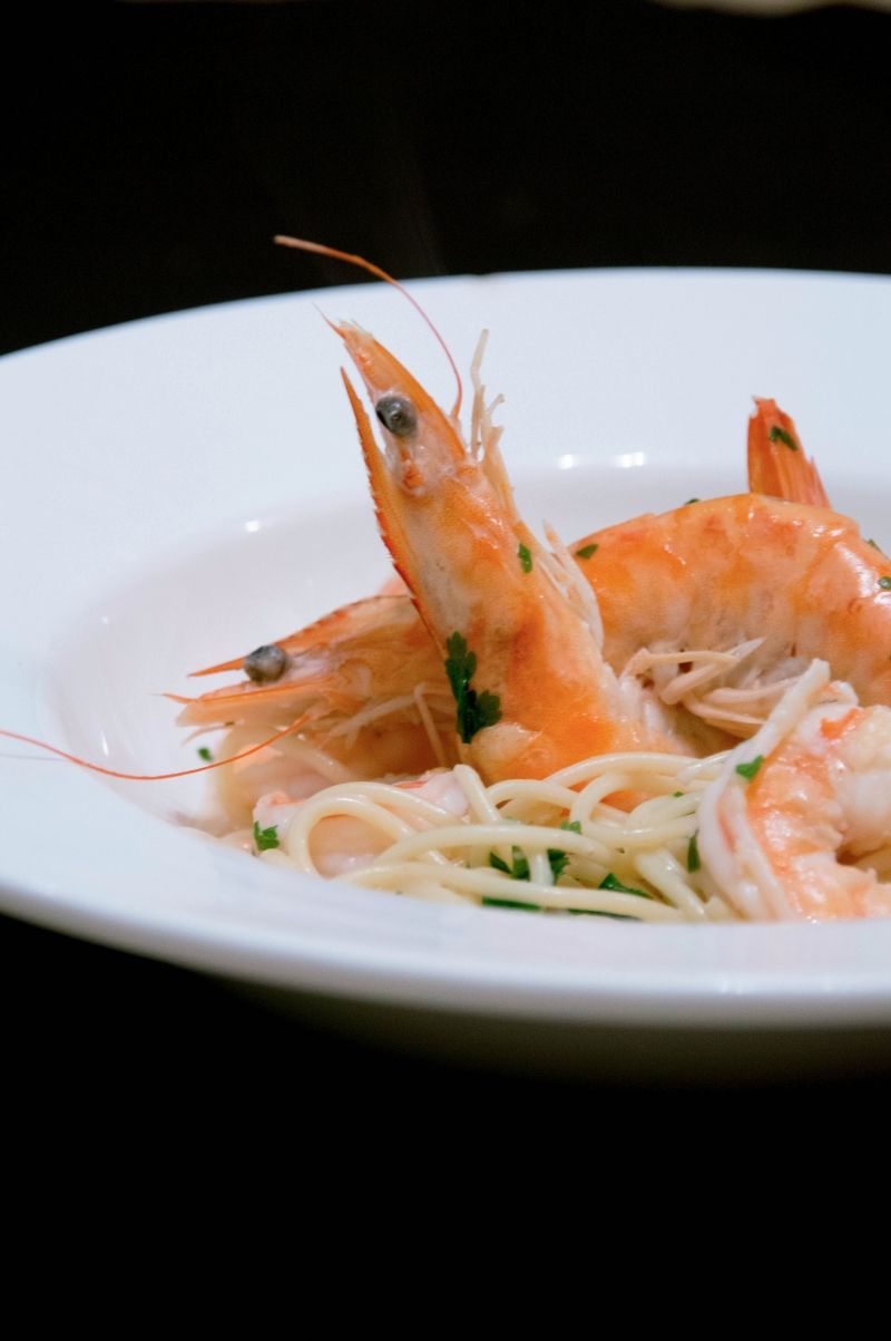 Kokosowe spaghetti z czosnkiem i krewetkami 