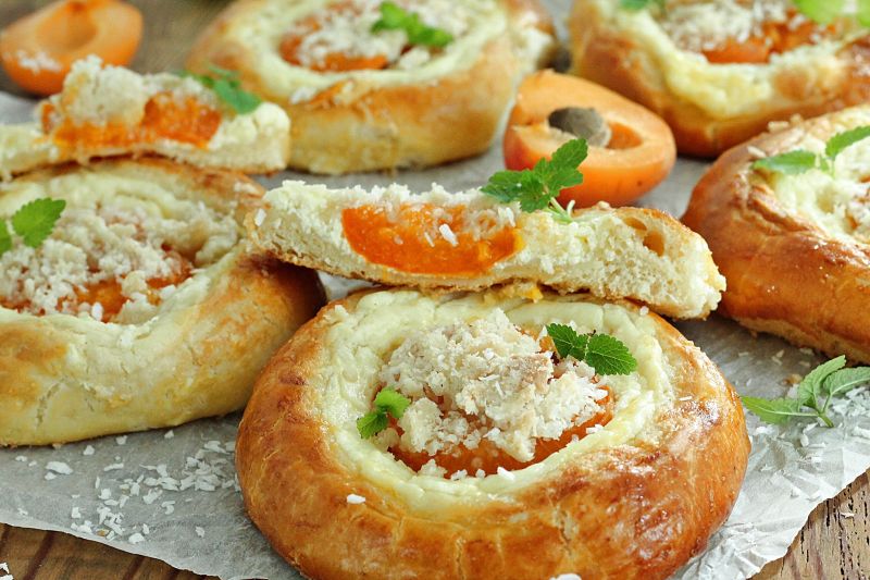 Kokosowe szneki z serem i morelą Kokosowe szneki z serem i morelą