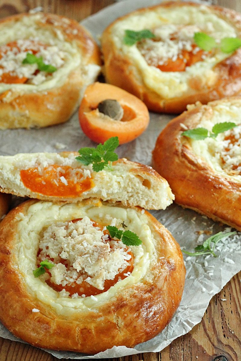 Kokosowe szneki z serem i morelą Kokosowe szneki z serem i morelą