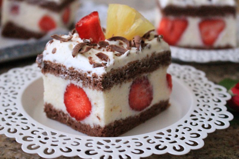 Kokosowo-ananasowo- truskawkowe ciasto