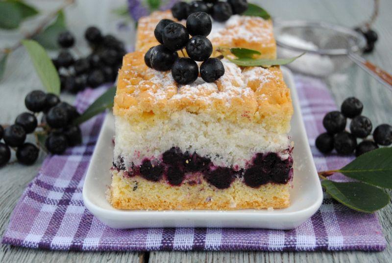 Kokosowo-aroniowe ciasto Kokosowo-aroniowe ciasto