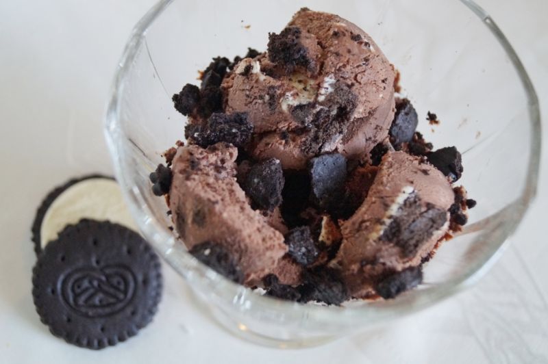 Kokosowo-kakaowe lody z ciasteczkami Kokosowo-kakaowe lody z ciasteczkami