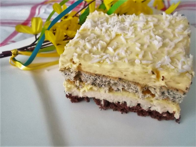 Kokosowo-makowy z masą adwokatową Kokosowo-makowy z masą adwokatową