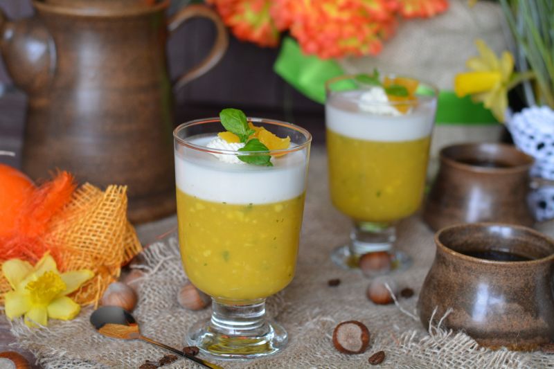 Kokosowy deser z galaretką z mango Kokosowy deser z galaretką z mango