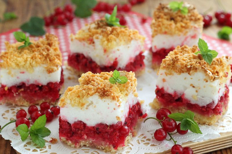 Kokosowy pleśniak z porzeczkami