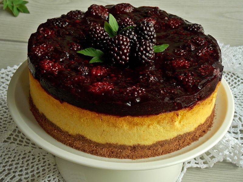 Kokosowy sernik z jeżynami