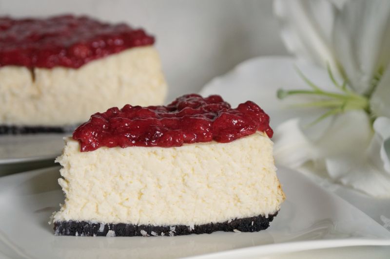 Kokosowy śmietanowiec z truskawkami