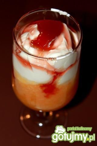 Koktaj z owoców i śmietany  Koktaj z owoców i śmietany