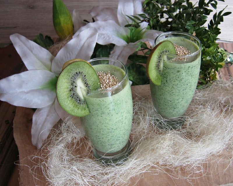 Koktaj zielona energia z kiwi, szpinakiem,limonką