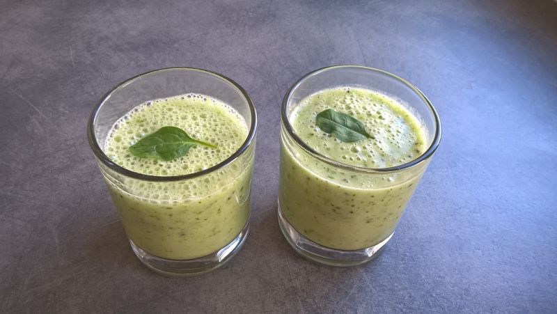 Koktajl aloesowy z kiwi, bananem i szpinakiem Koktajl aloesowy z kiwi, bananem i szpinakiem