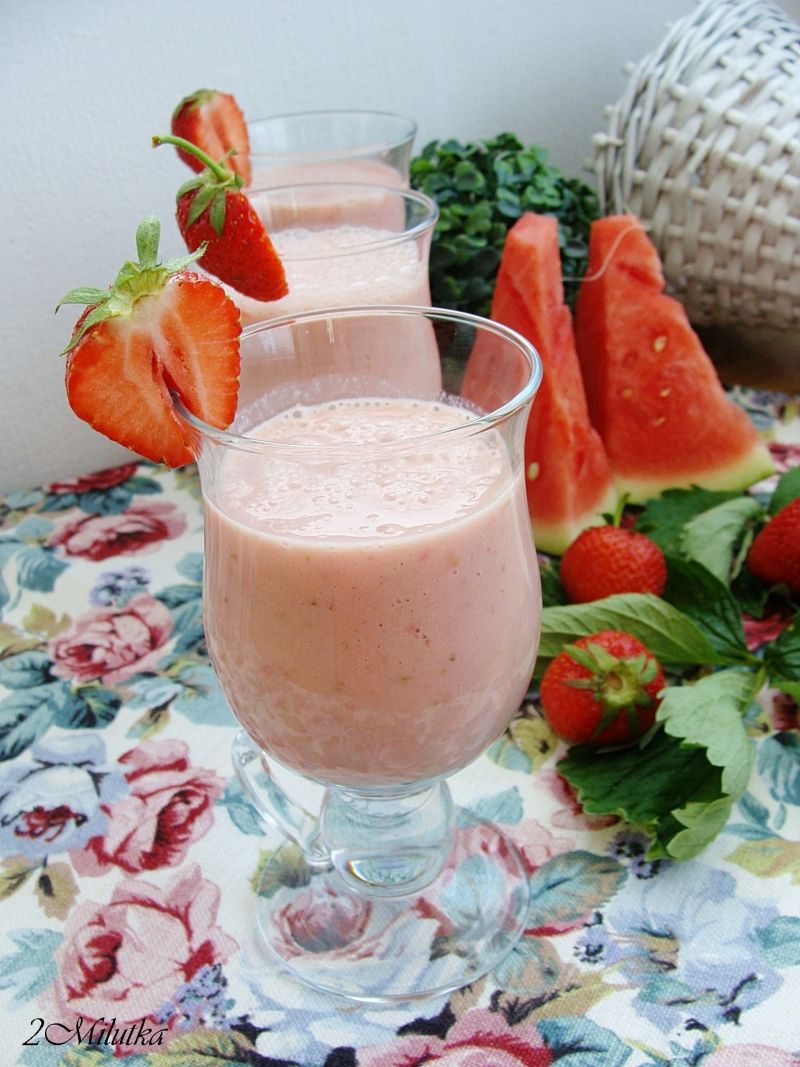 Koktajl arbuzowo-truskawkowy z miodem z mniszka Koktajl arbuzowo-truskawkowy z miodem z mniszka