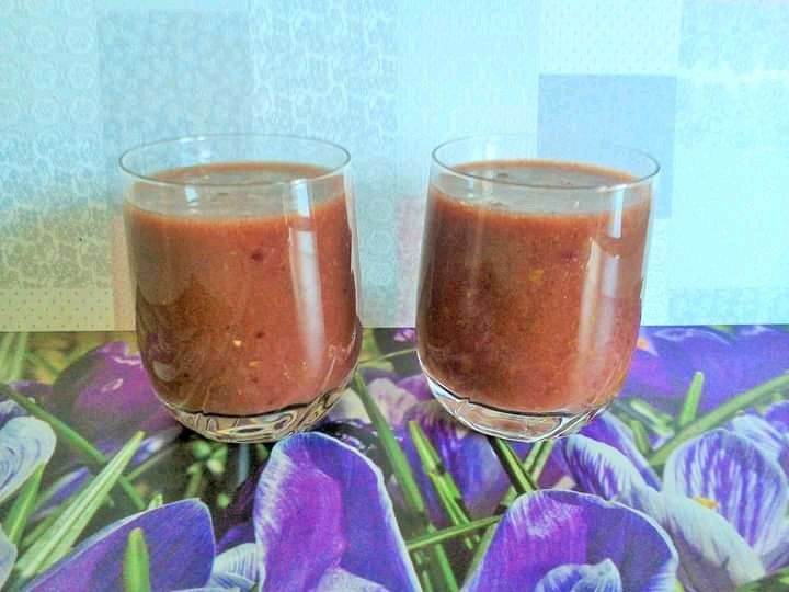 Koktajl arbuzowy z jeżynami i mirabelkami