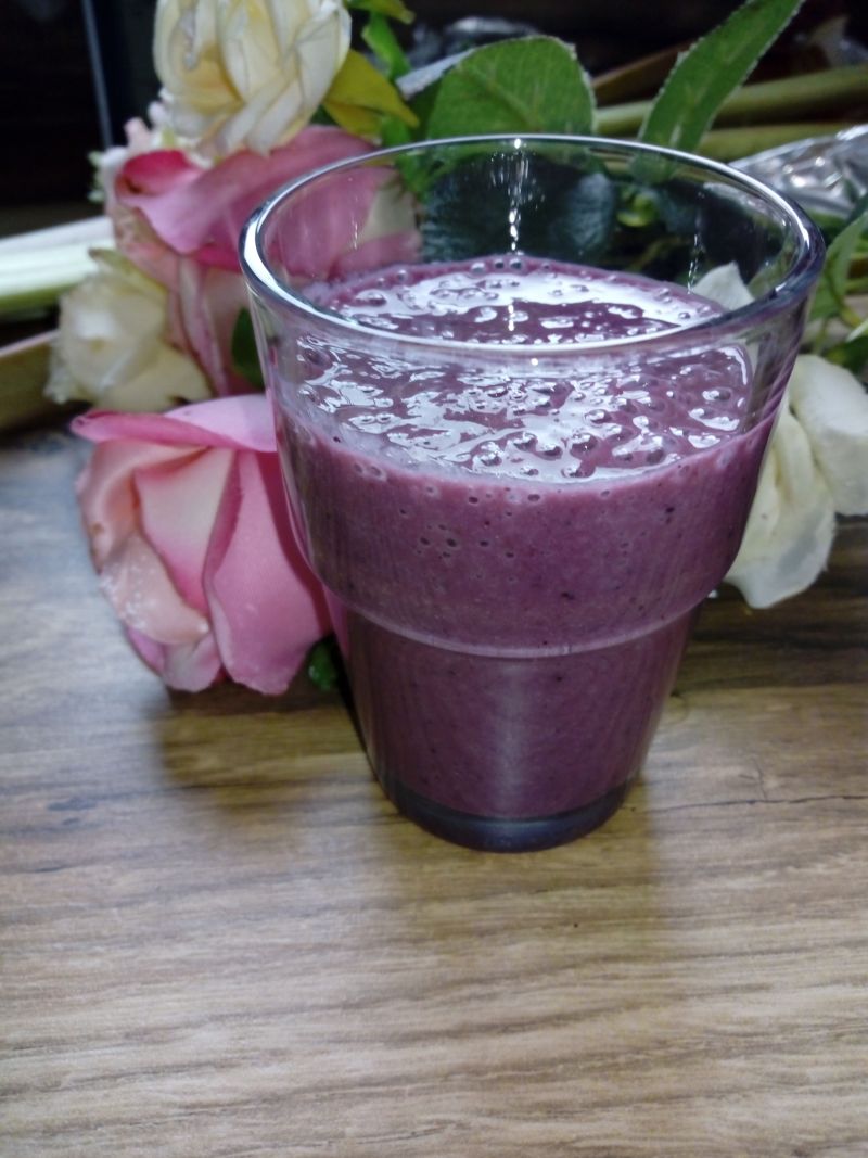 Koktajl banan-arbuz-jagody Koktajl banan-arbuz-jagody