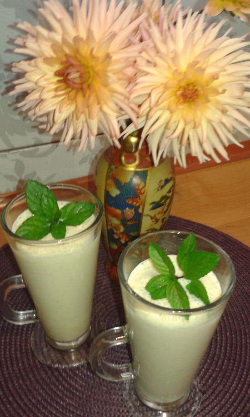 Koktajl banan , jabłko , mandarynka..