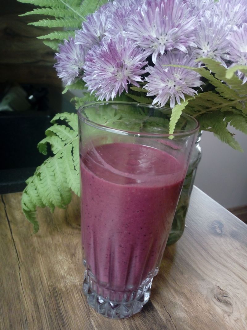 Koktajl banan-jagody-ciasteczka