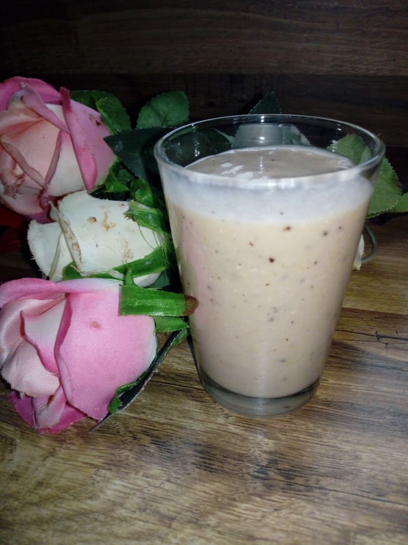 Koktajl banan-kiwi-brzoskwinia na jogurcie Koktajl banan-kiwi-brzoskwinia na jogurcie