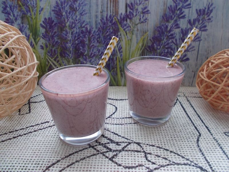 Koktajl banan-nektarynka-aronia Koktajl banan-nektarynka-aronia