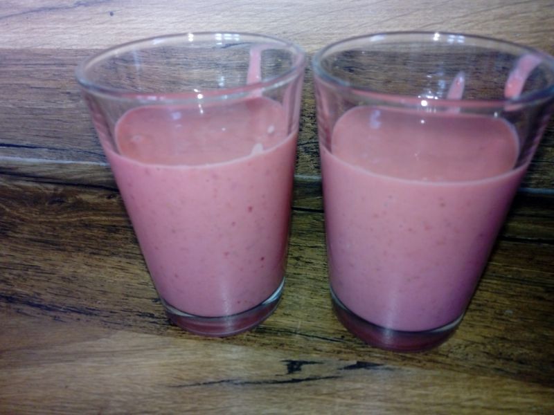 Koktajl banan - truskawki - czereśnie Koktajl banan - truskawki - czereśnie