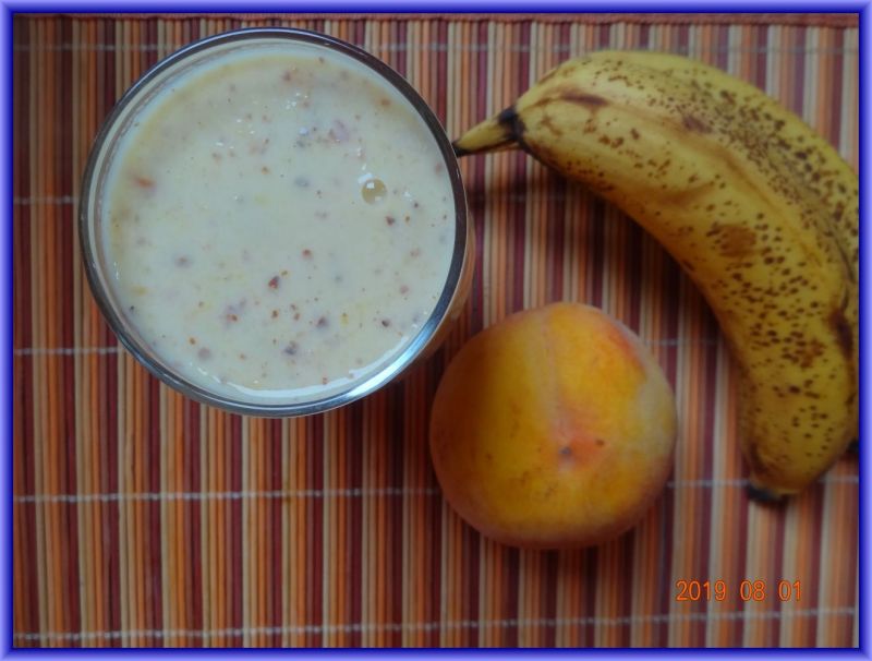 Koktajl bananowo-brzoskwiniowy z siemieniem