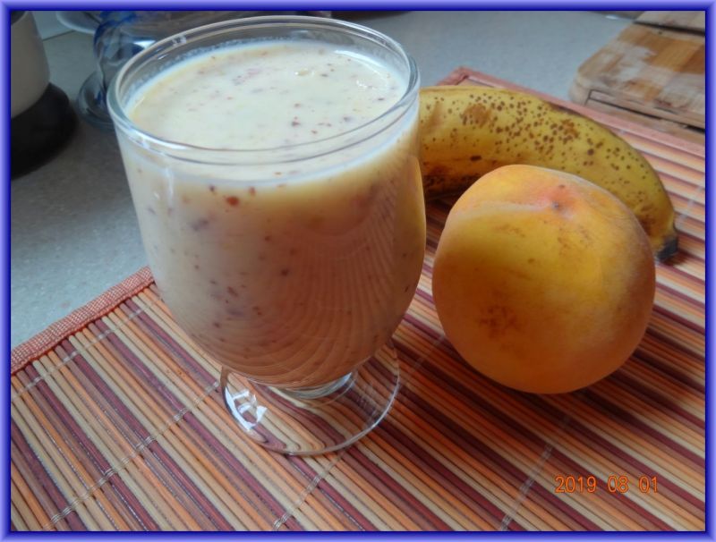 Koktajl bananowo-brzoskwiniowy z siemieniem