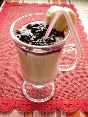 Koktajl bananowo -jagodowy