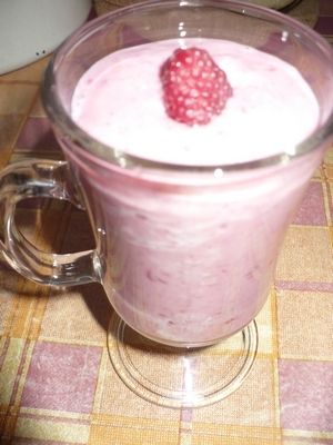 Koktajl bananowo- malinowy