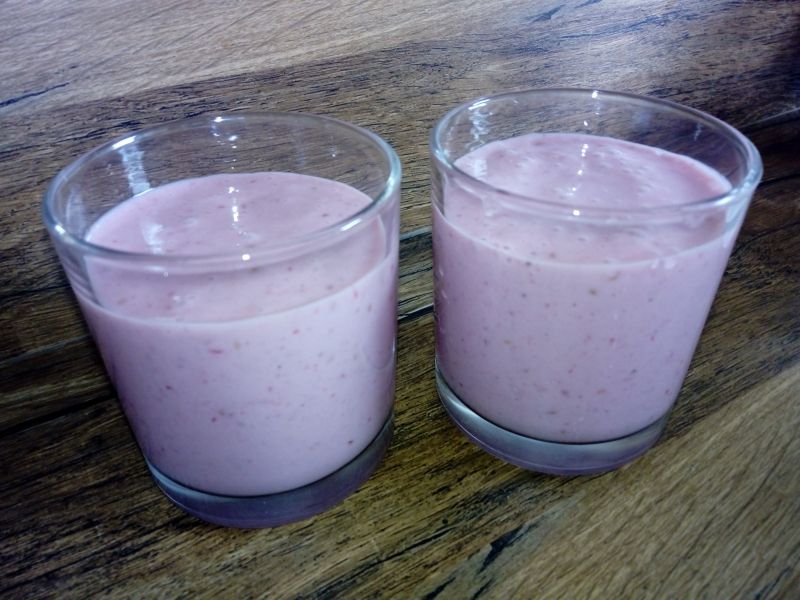 Koktajl bananowo-malinowy