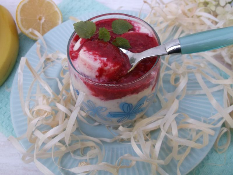 Koktajl bananowo-malinowy z otrębami Koktajl bananowo-malinowy z otrębami