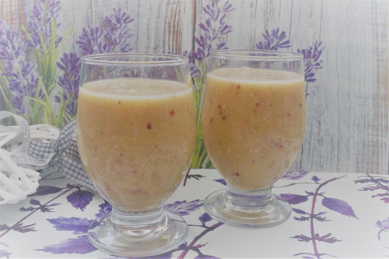 Koktajl bananowo-owsiany z nektarynką