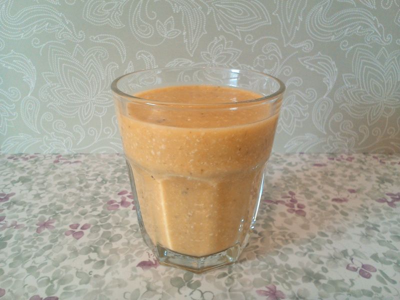 Koktajl bananowo - pomarańczowy z płatkami Koktajl bananowo - pomarańczowy z płatkami