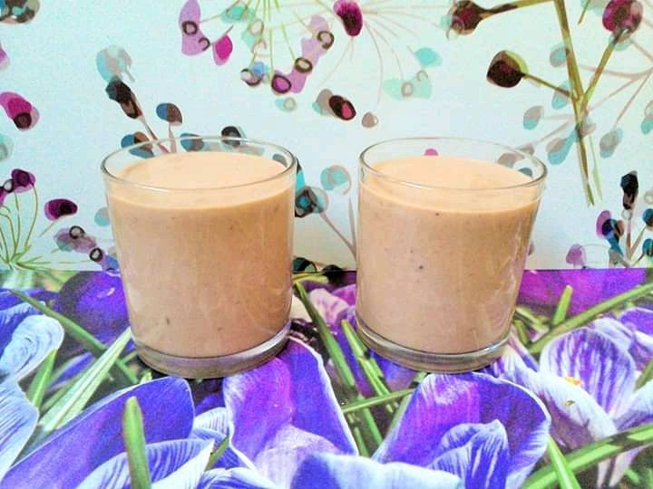 Koktajl bananowy na kefirze z kremem czekoladowym