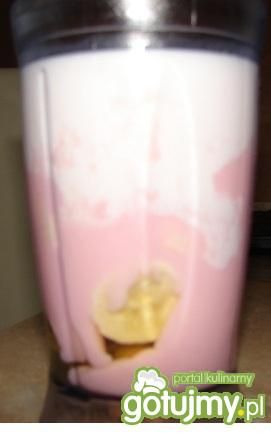 Koktajl bananowy z jogurtem i mlekiem