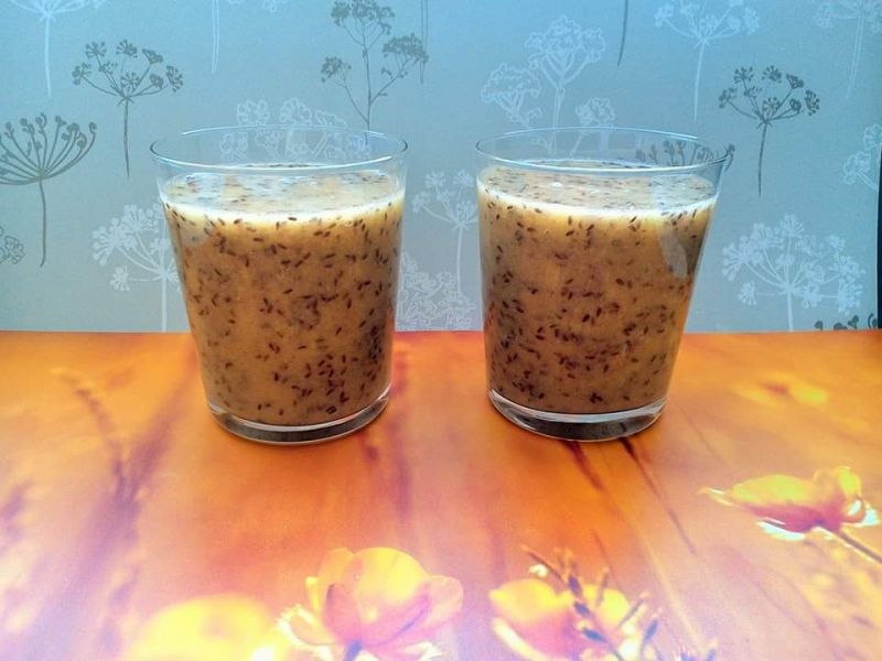 Koktajl bananowy z melonem na soku pomarańczowym Koktajl bananowy z melonem na soku pomarańczowym