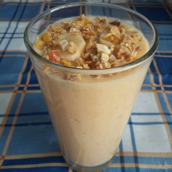 Koktajl bananowy z musli Koktajl bananowy z musli