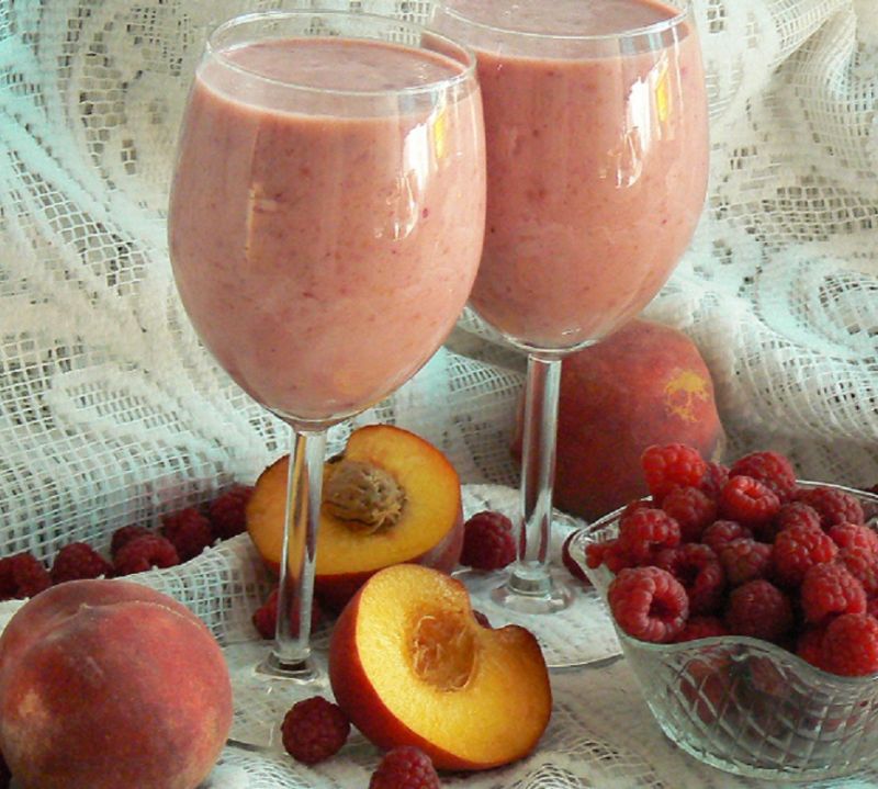 Koktajl brzoskwinia malina banan Koktajl brzoskwinia malina banan