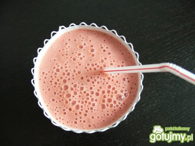 Koktajl brzoskwiniowo- truskawkowy Koktajl brzoskwiniowo- truskawkowy