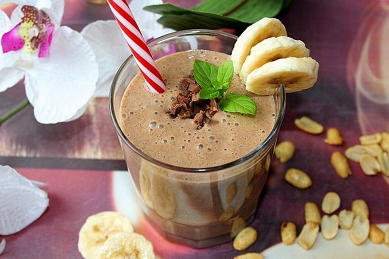 Koktajl czekoladowo-bananowy z masłem orzechowym