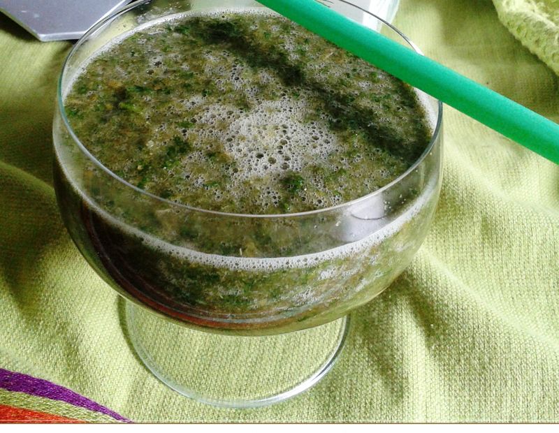 Koktajl  gruszka, pietruszka i jęczmień