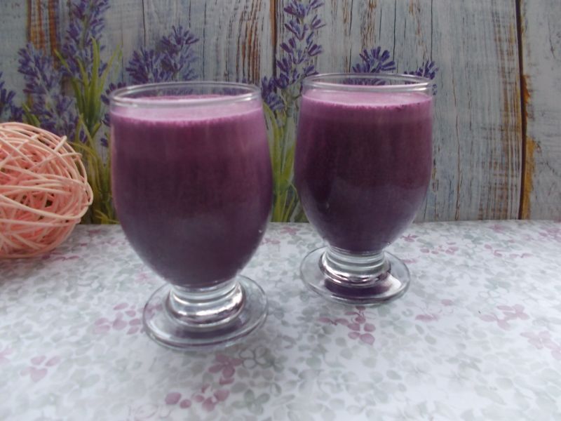 Koktajl jaglany z jagodami