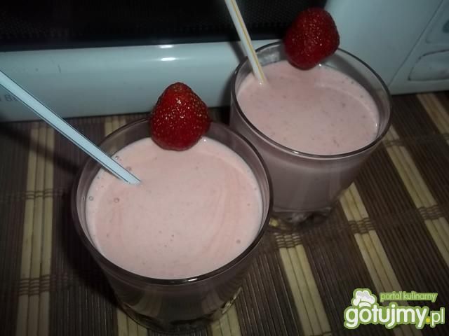 Koktajl jajeczno-truskawkowy Koktajl jajeczno-truskawkowy